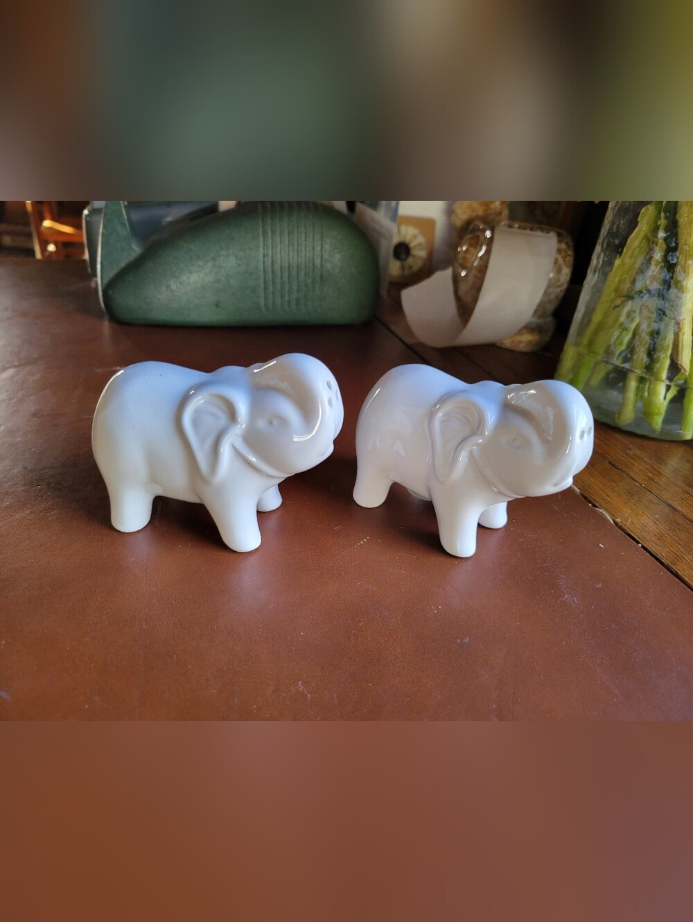 WHITE CERAMIC ELEPHANTS SALT & PEPPER SHAKERS